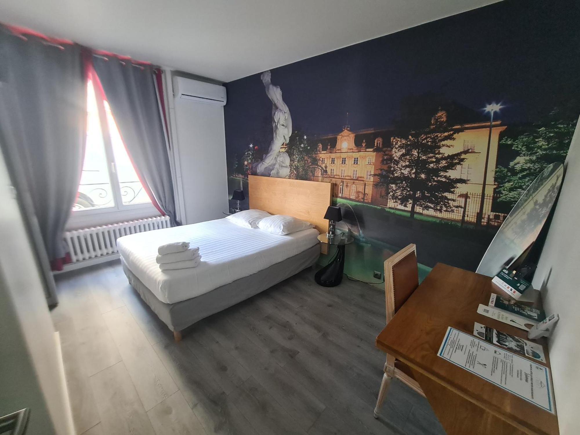 Logis Hotel Du Cirque Troyes Centre Historique Eksteriør bilde