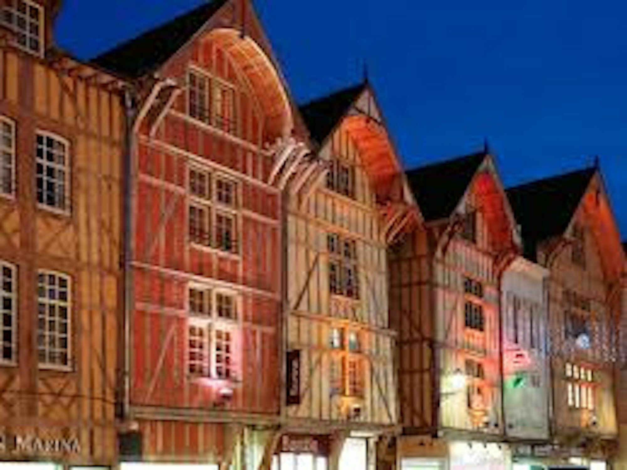 Logis Hotel Du Cirque Troyes Centre Historique Eksteriør bilde