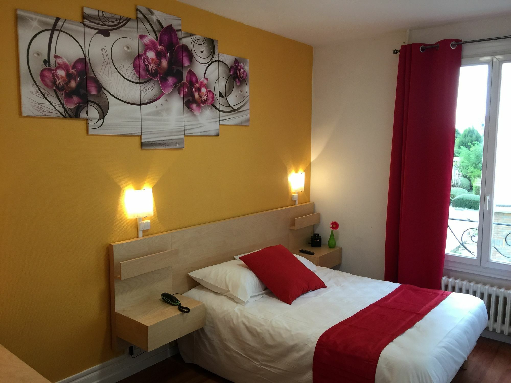 Logis Hotel Du Cirque Troyes Centre Historique Eksteriør bilde