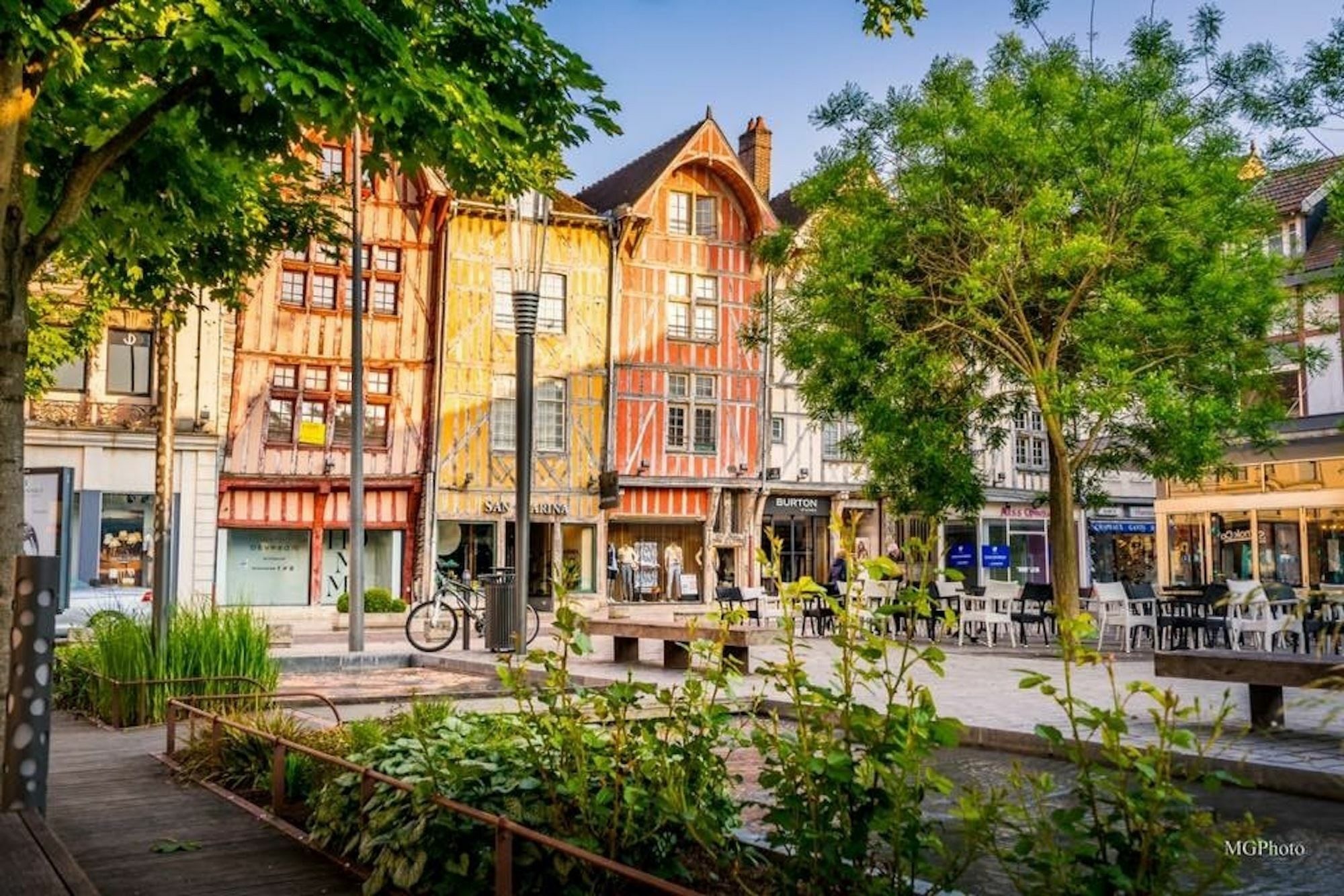 Logis Hotel Du Cirque Troyes Centre Historique Eksteriør bilde