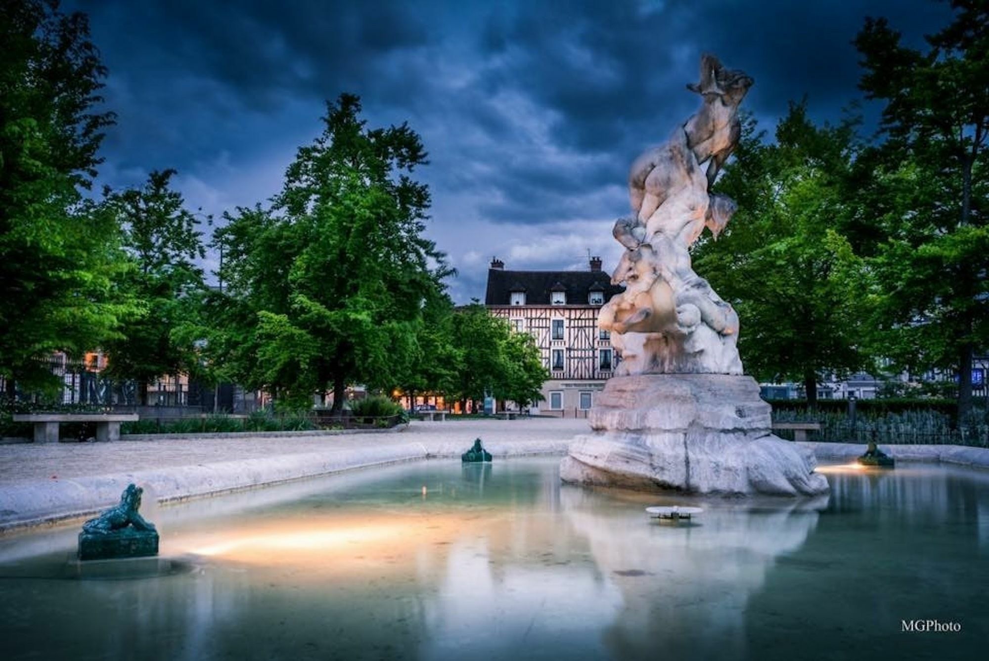 Logis Hotel Du Cirque Troyes Centre Historique Eksteriør bilde
