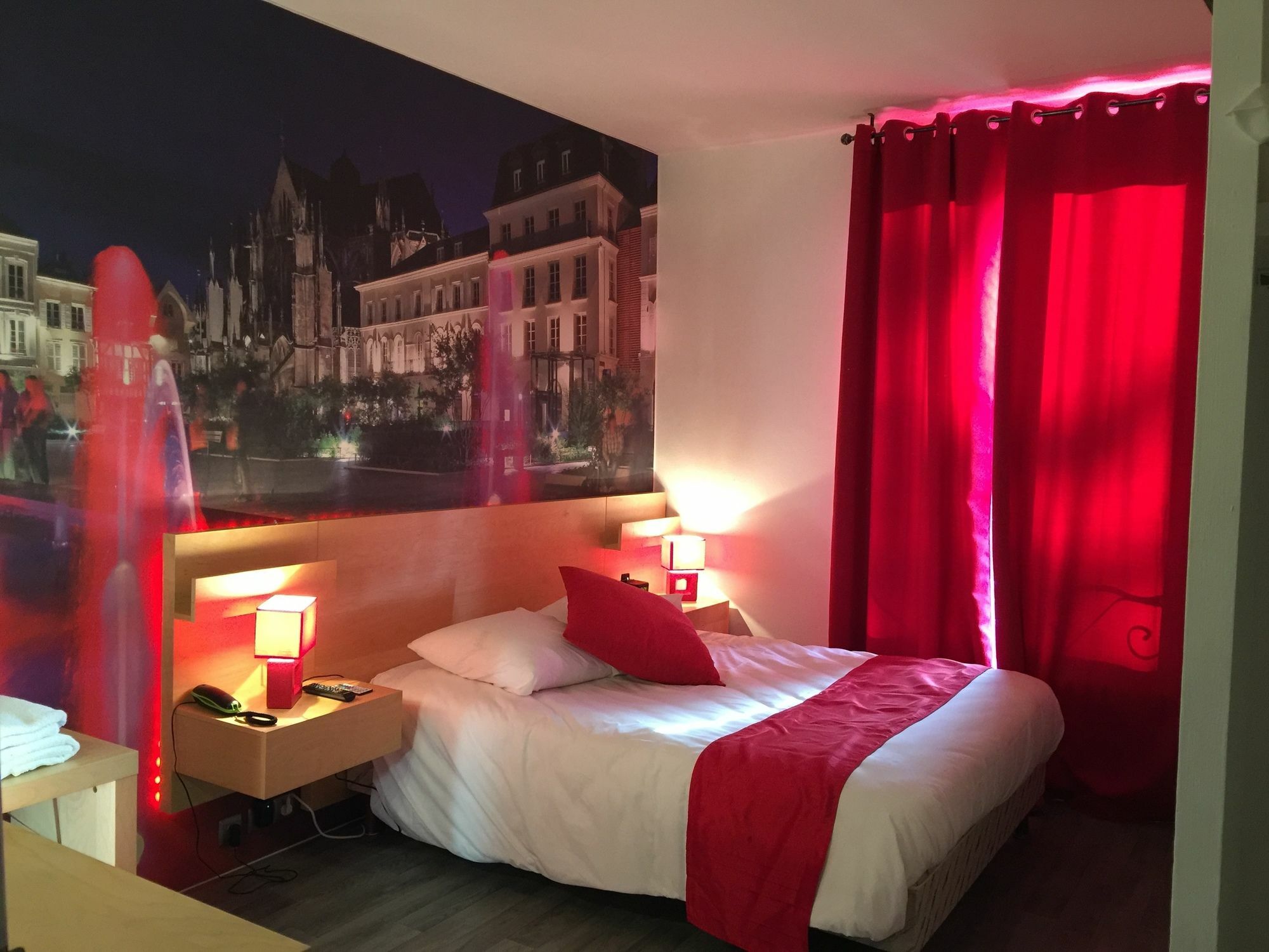 Logis Hotel Du Cirque Troyes Centre Historique Eksteriør bilde